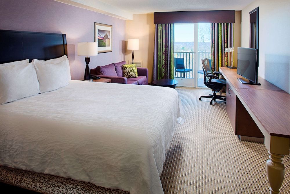 Room, 1 King Bed, Balcony