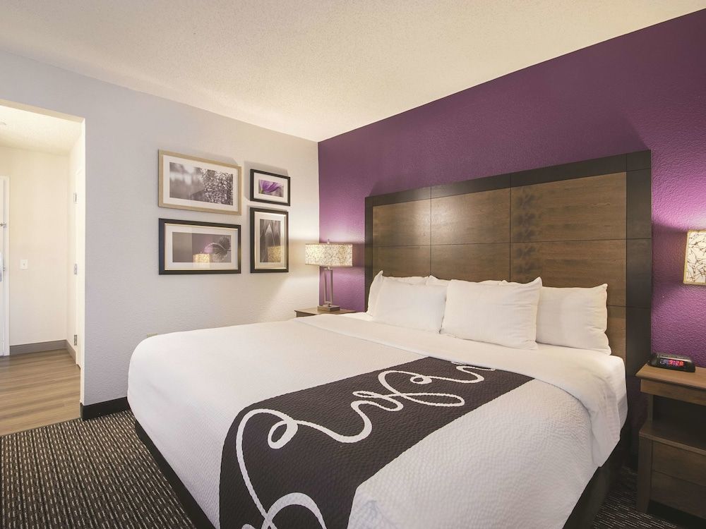 Deluxe Suite, 1 King Bed with Sofa bed, Non Smoking (2 Room)