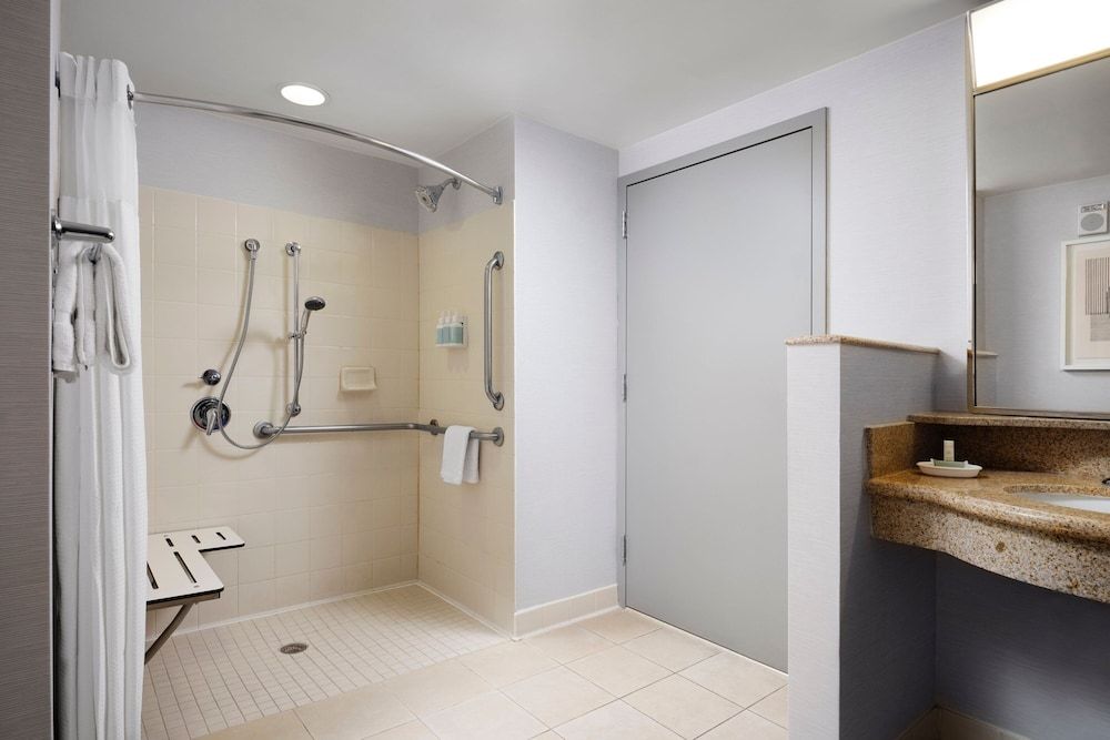 undefined Courtyard by Marriott Washington Capitol Hill/Navy Yard 10