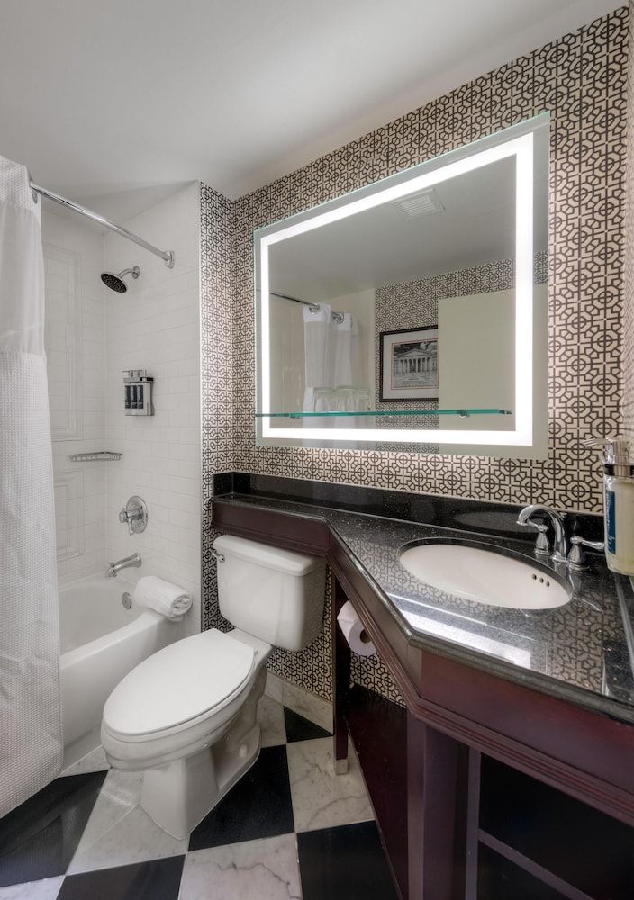 Hamilton Hotel Washington DC Classic Room, 1 Queen Bed 9