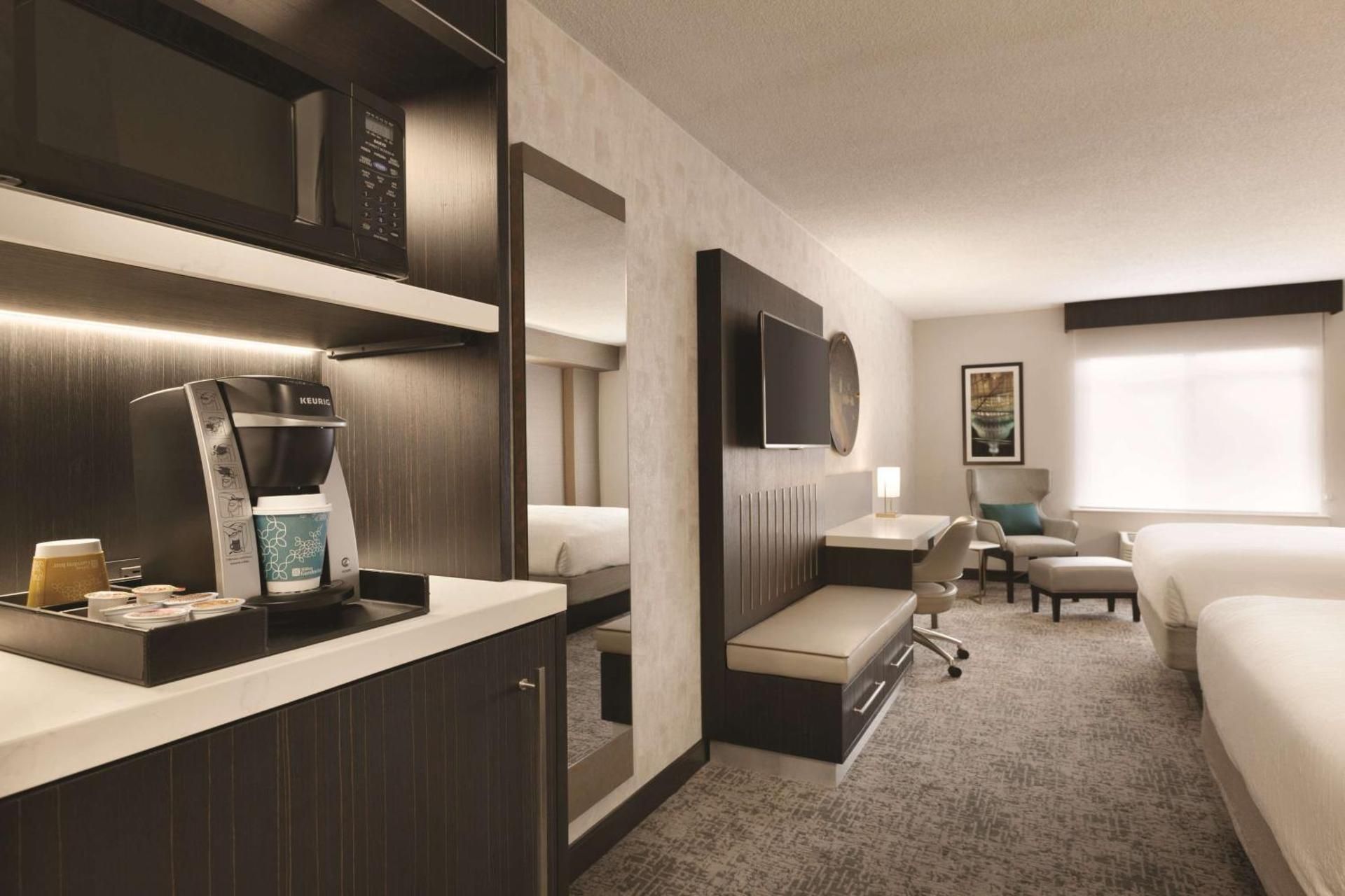 2 QUEEN HEARING ACCESSIBLE ROOM