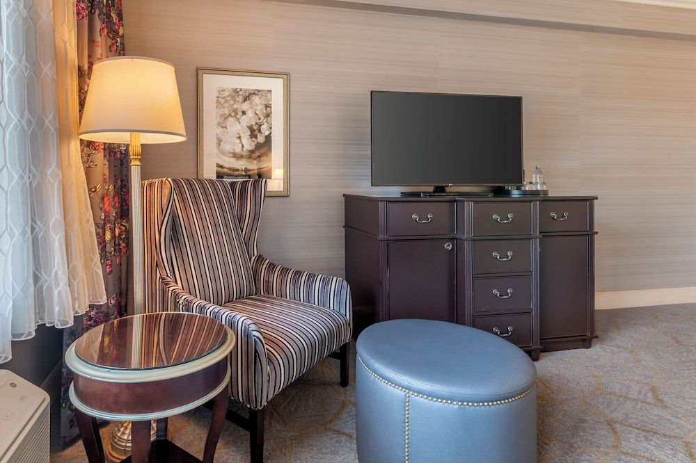 Omni Shoreham Hotel Traditional Room, 1 King Bed 13