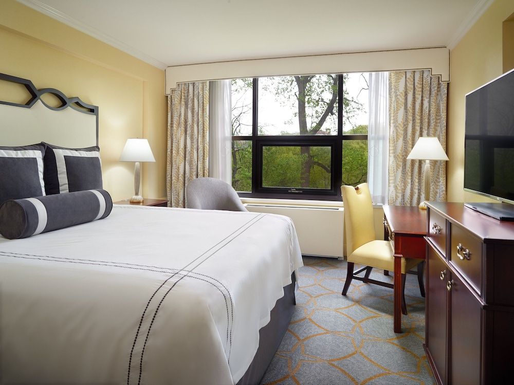 Omni Shoreham Hotel Traditional Room, 1 King Bed 9