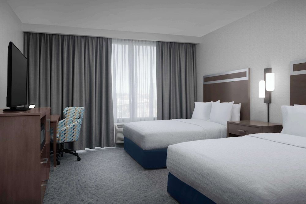 Room, 2 Queen Beds, Accessible (Roll-in Shower)