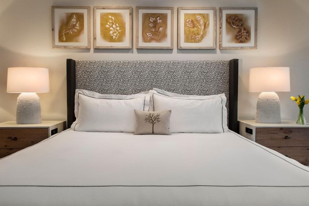 Club Room, 1 King Bed (Glover)