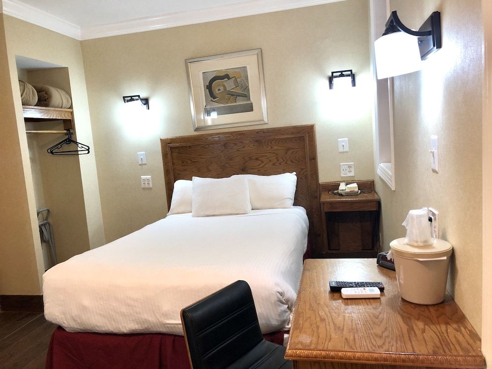 District Hotel Traditional Double Room, 1 Double Bed 3