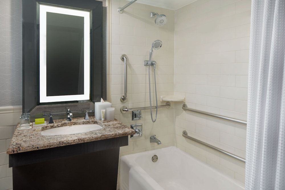 Le Meridien Washington, D.C., The Madison Classic Room, 1 King Bed 6