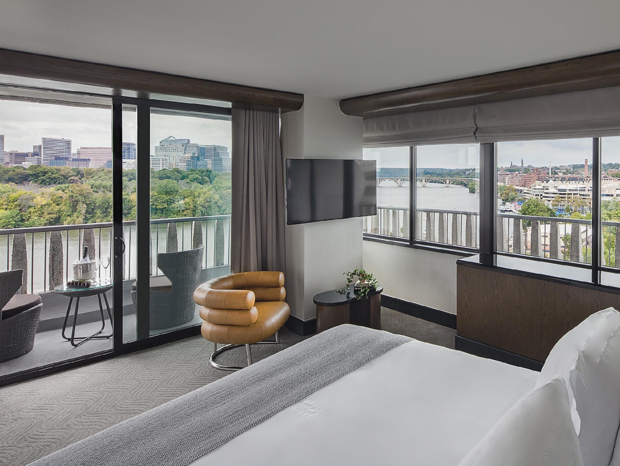 1 BEDROOM SUITE WITH BALCONY