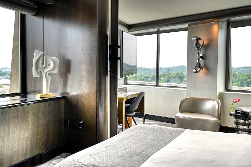 Suite (Diplomat)