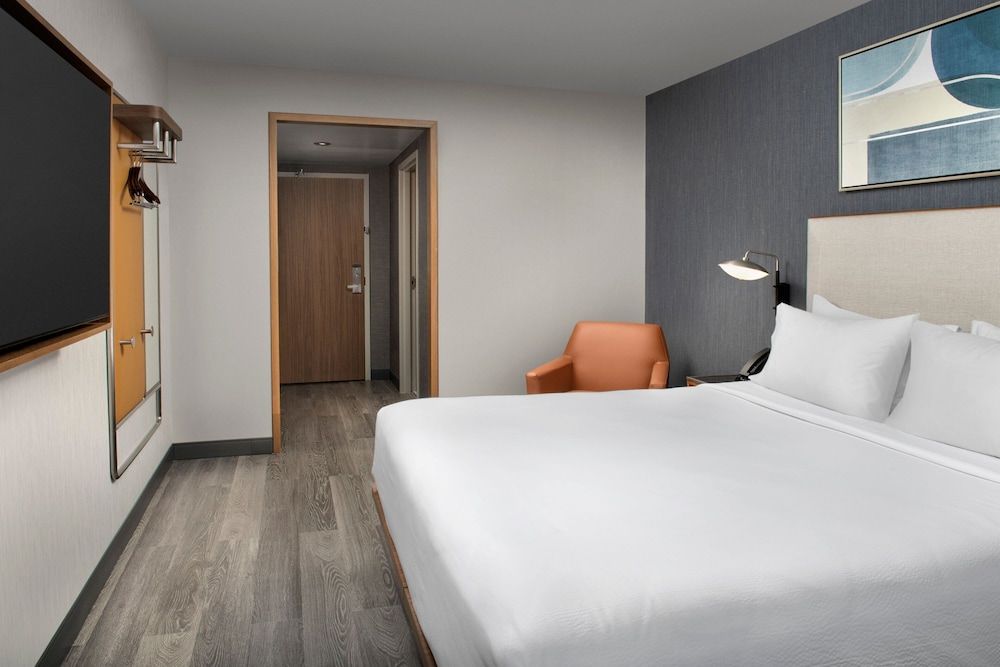 Room, 1 King Bed, Non Smoking (Mobility Accessible, Tub)
