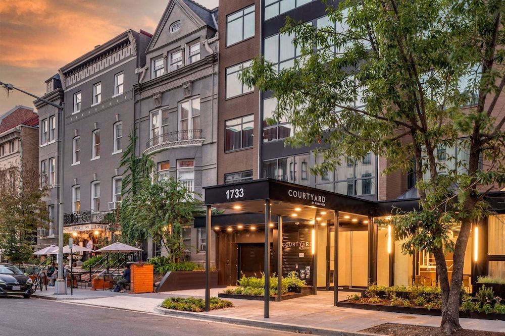 undefined Courtyard by Marriott Washington, DC Dupont Circle 8