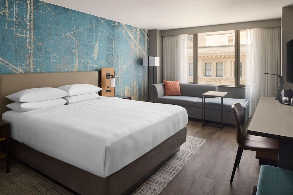 Room, 1 King Bed, Bathtub (Mobility/Hearing Accessible, Tub)