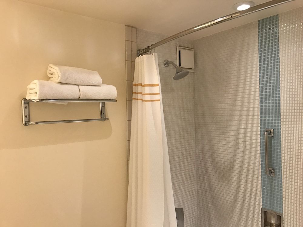 Washington Plaza Hotel Superior Room, 1 Queen Bed 3