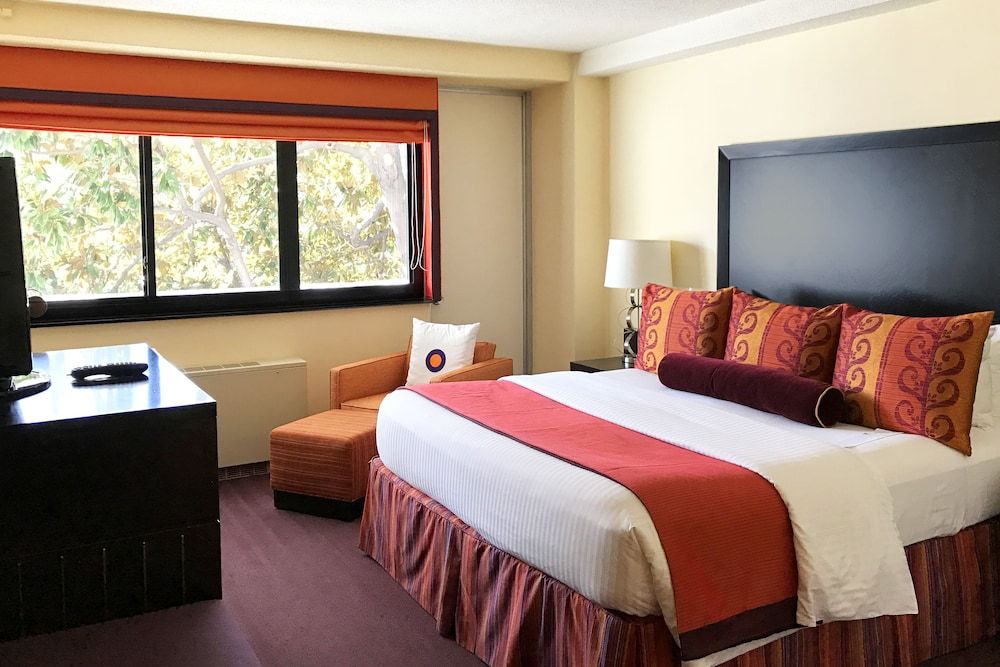 undefined Washington Plaza Hotel 4