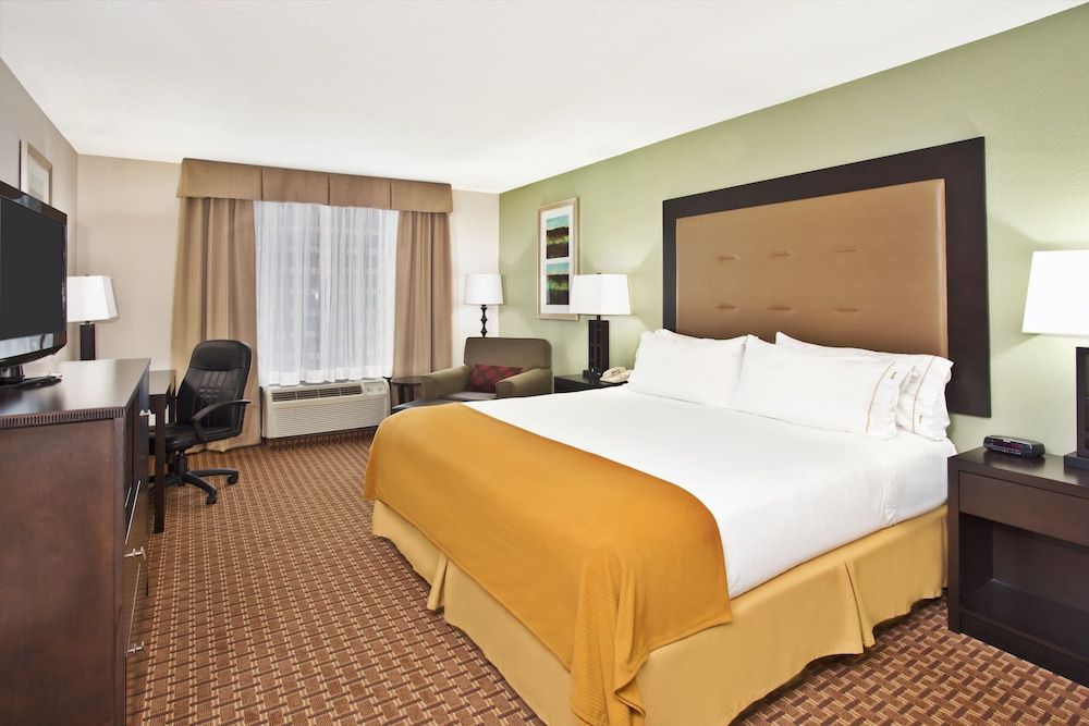 Room, 1 King Bed, Accessible (Accessible Tub)