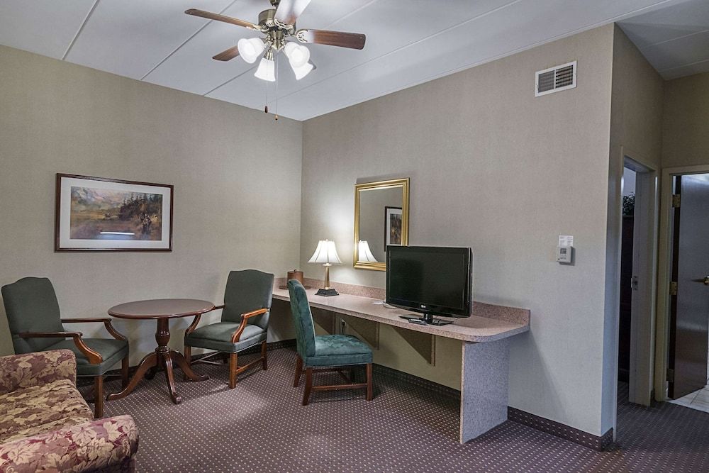 Suite, Multiple Beds, Non Smoking (2 Double and 2 Person Sofa Bed)
