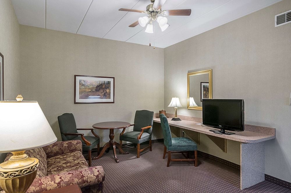 Suite, Multiple Beds, Non Smoking (2 Double and 2 Person Sofa Bed)