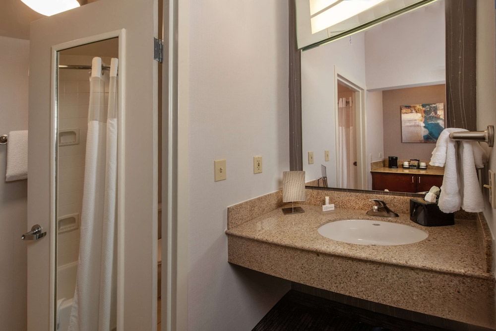 undefined Sonesta Select Newark Christiana Mall 4