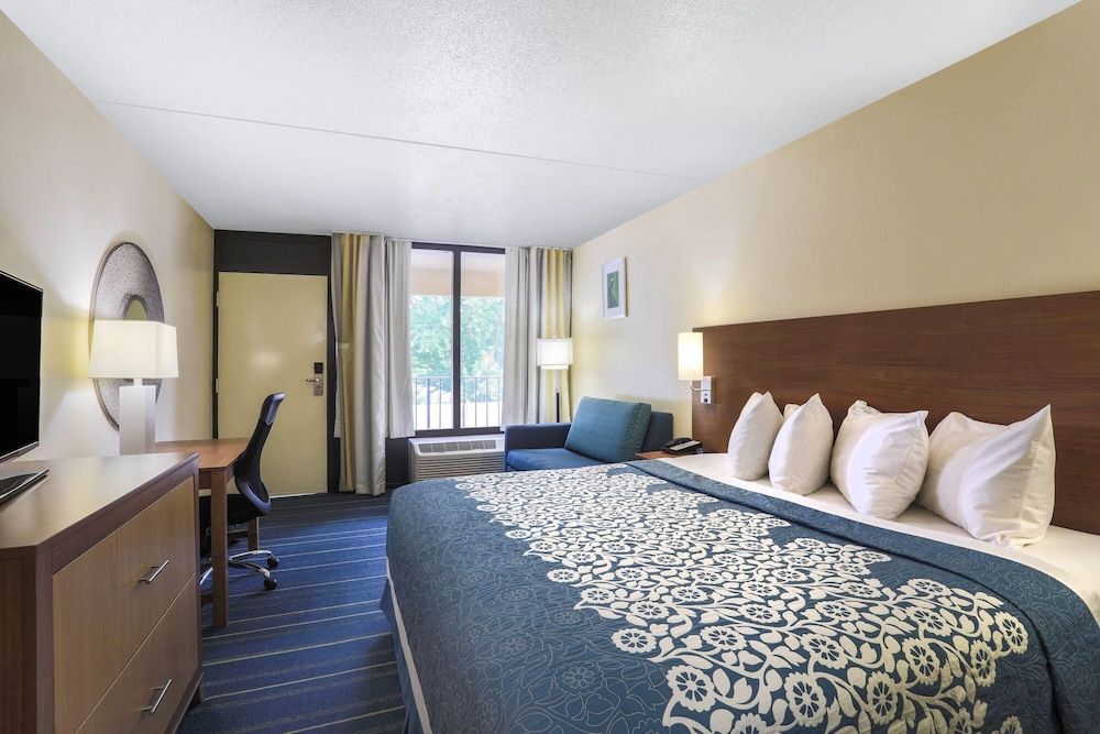 undefined Days Inn by Wyndham Newark Wilmington 2