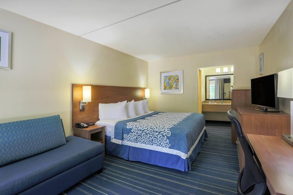 undefined Days Inn by Wyndham Newark Wilmington 3