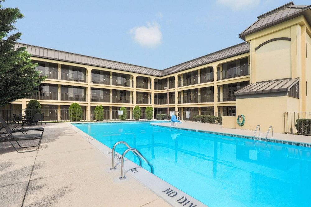 undefined Days Inn by Wyndham Newark Wilmington 6