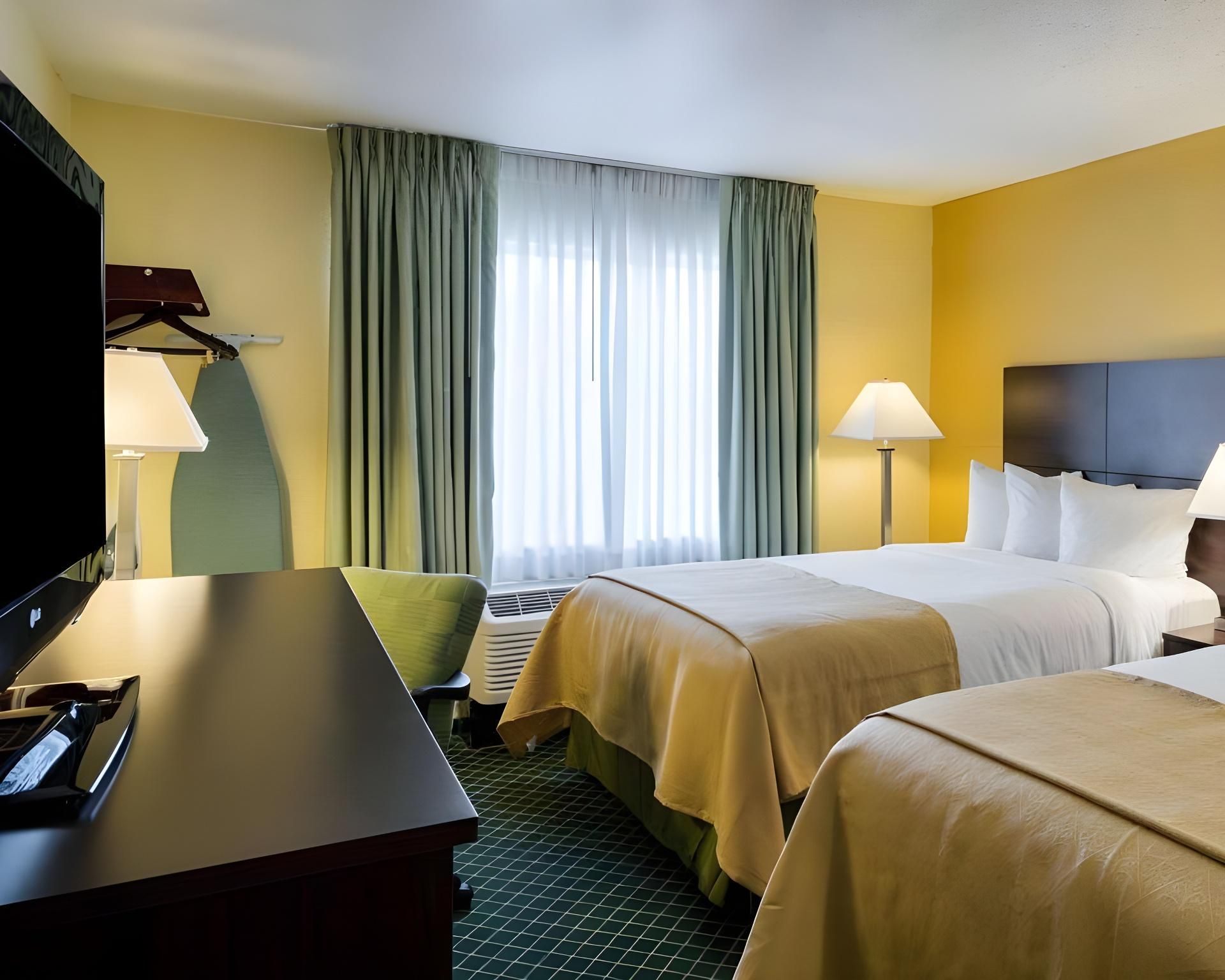 1 King Bed, Nonsmoking