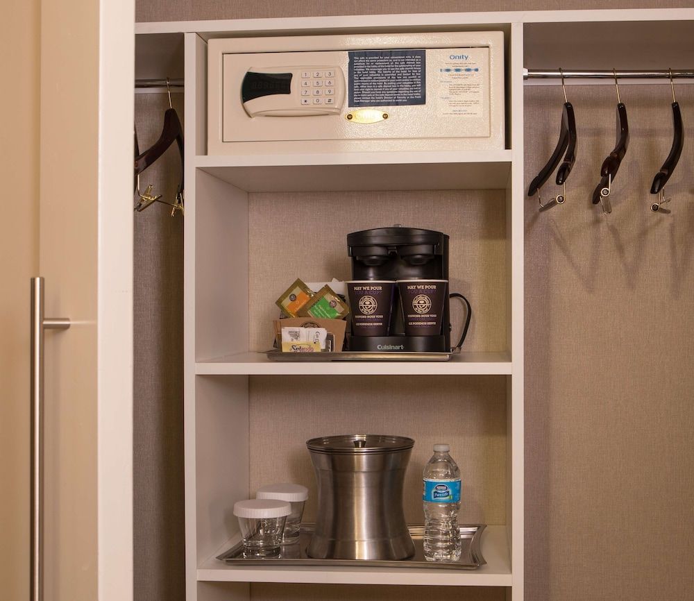 Hilton Wilmington/Christiana Standard Room, 1 King Bed 4