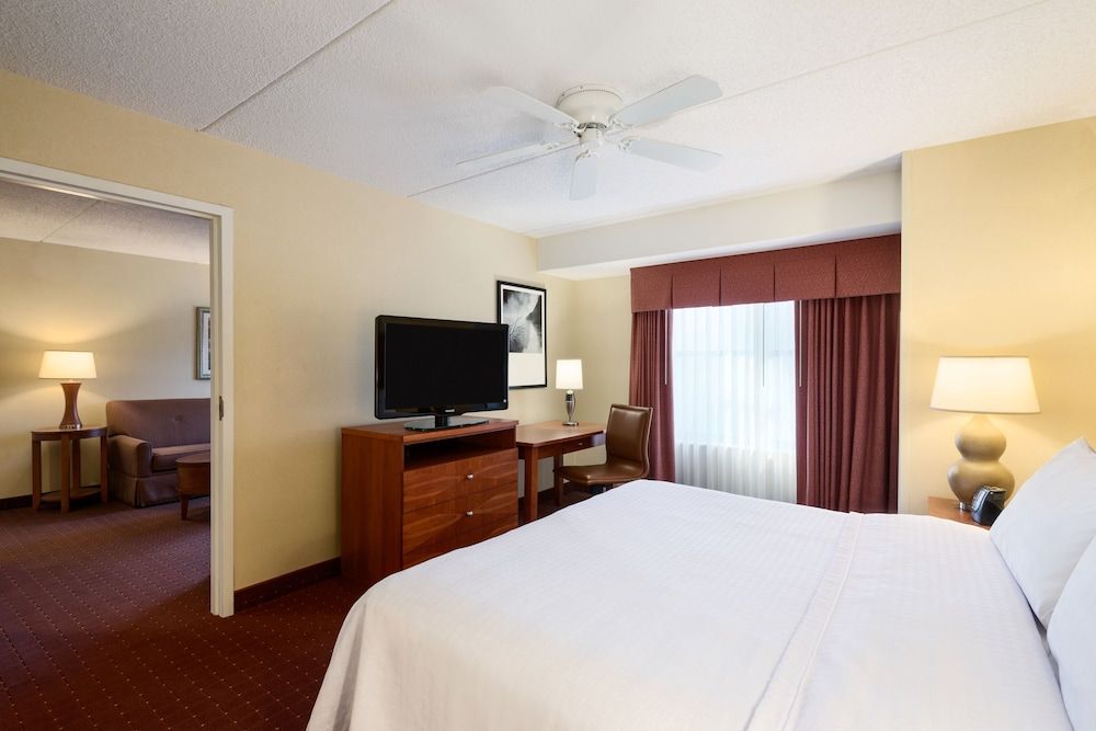 Suite, 1 King Bed, Accessible (Hearing)