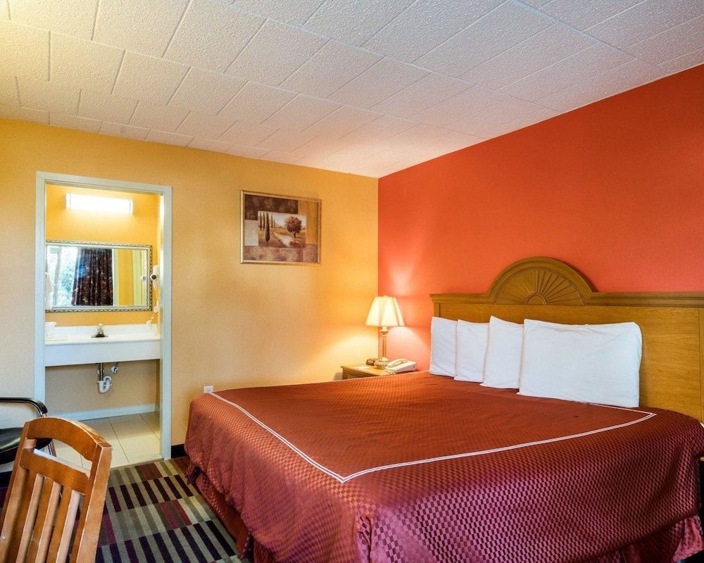 Standard Room, 1 King Bed, Smoking
