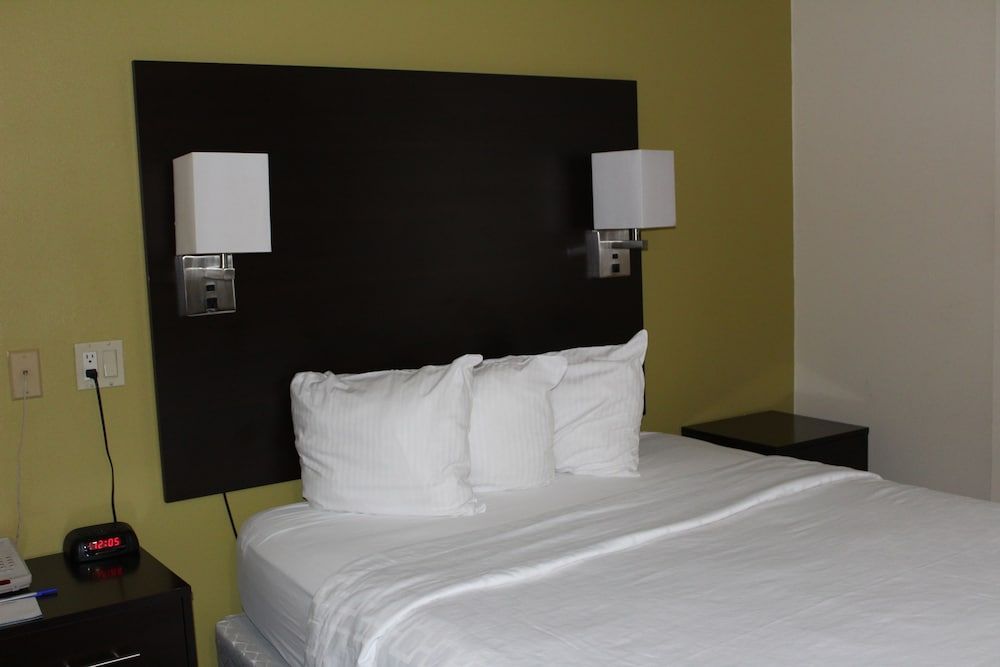 Room, 1 Queen Bed, Non Smoking (Mobility)