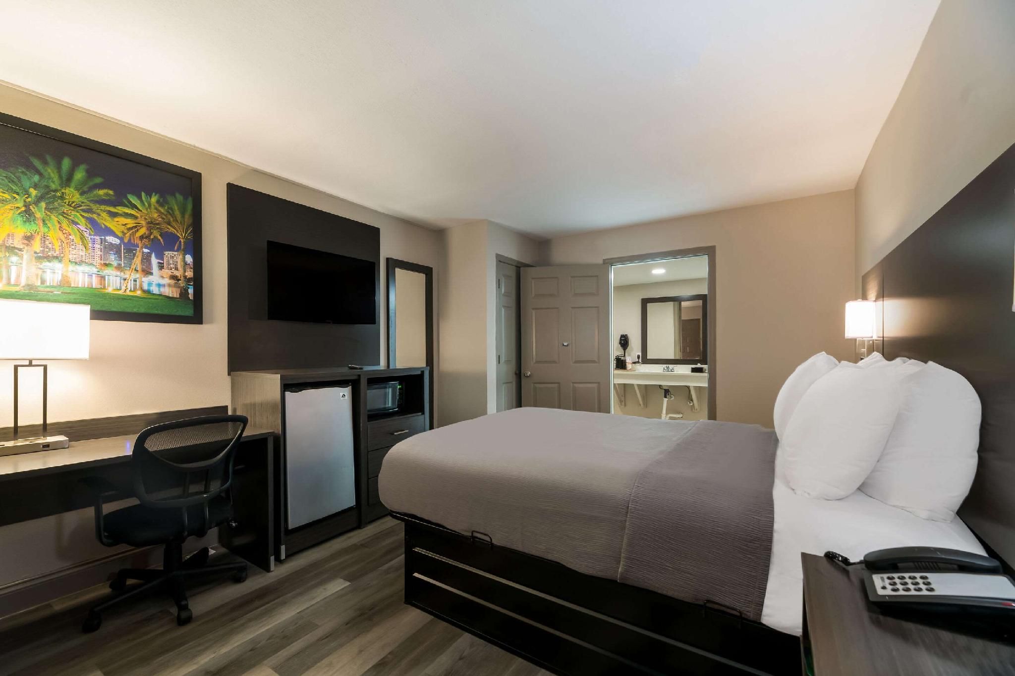 1 Queen Bed, Smoking, Accessible