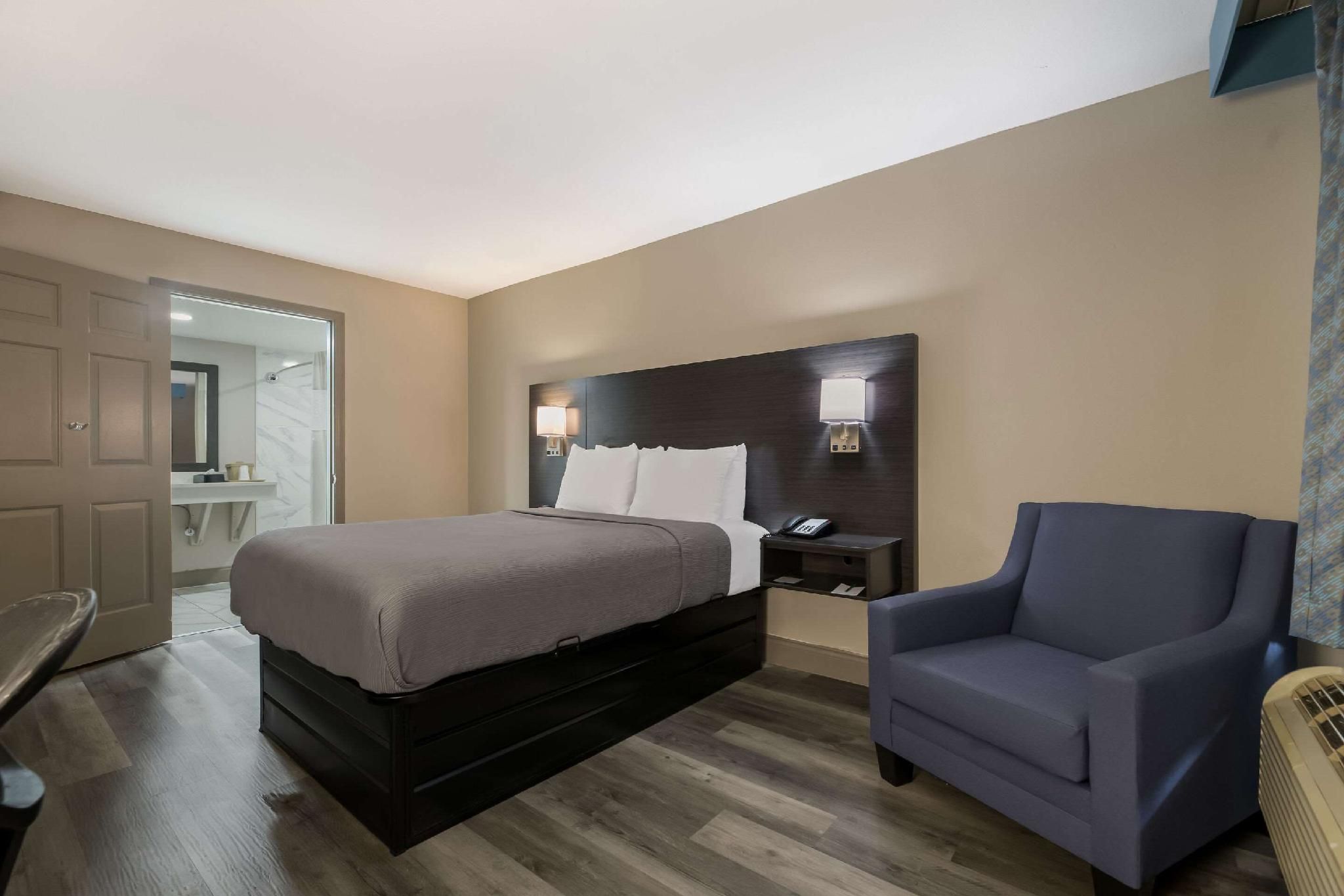 1 Queen Bed, Nonsmoking, Accessible