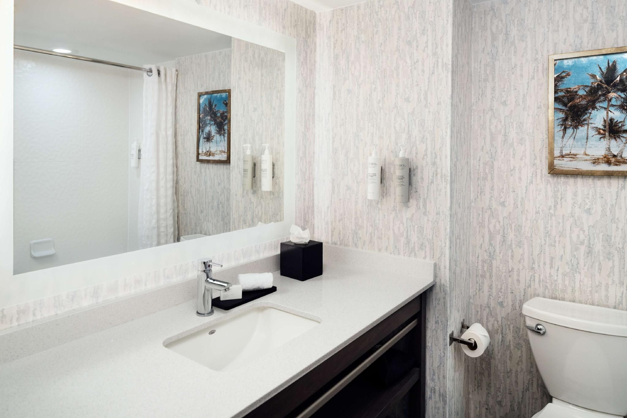 2 ROOM SUITE-2 DOUBLE BEDS-PALM WING-NO SMOK