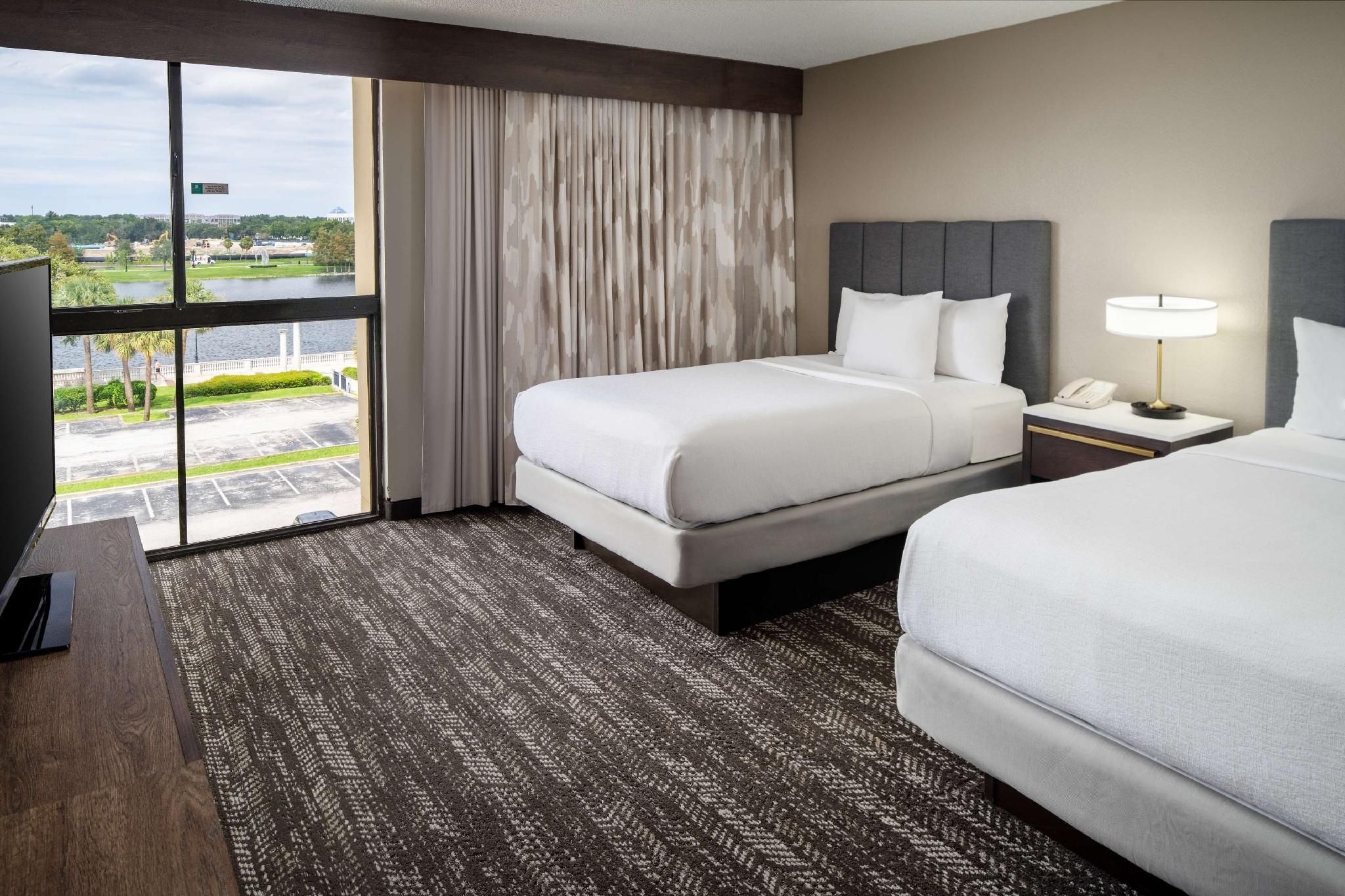 2 ROOM SUITE-2 DBL BEDS LAKEVIEW-ATRIUM-NS