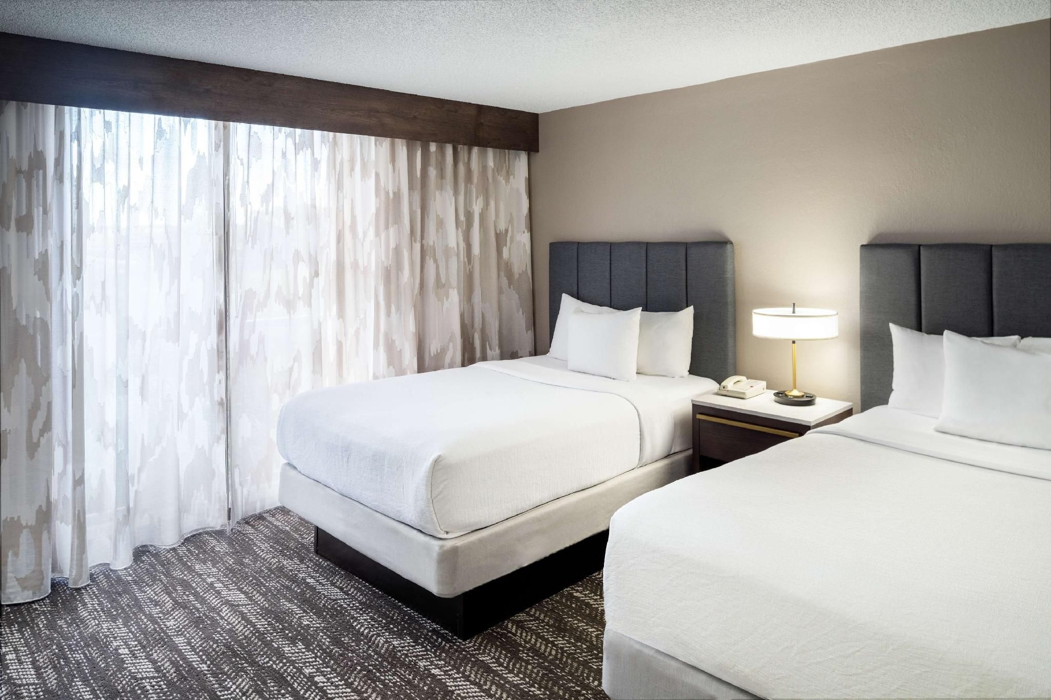 2 ROOM SUITE-2 DOUBLE BEDS-ATRIUM-NO SMOK