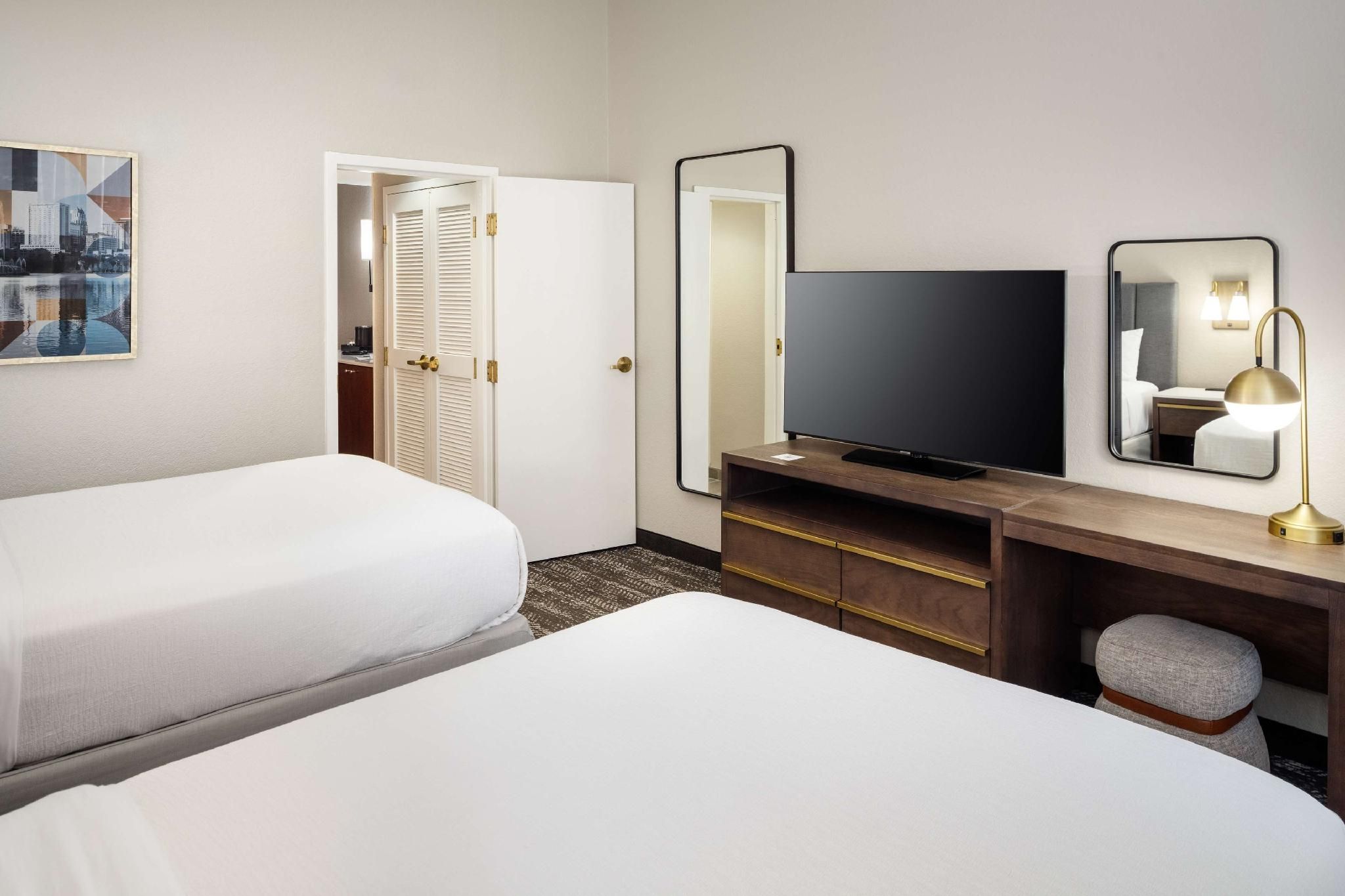 2 DBL STE MOBIL/HEAR ACCESS RI SHWR-PALM WING