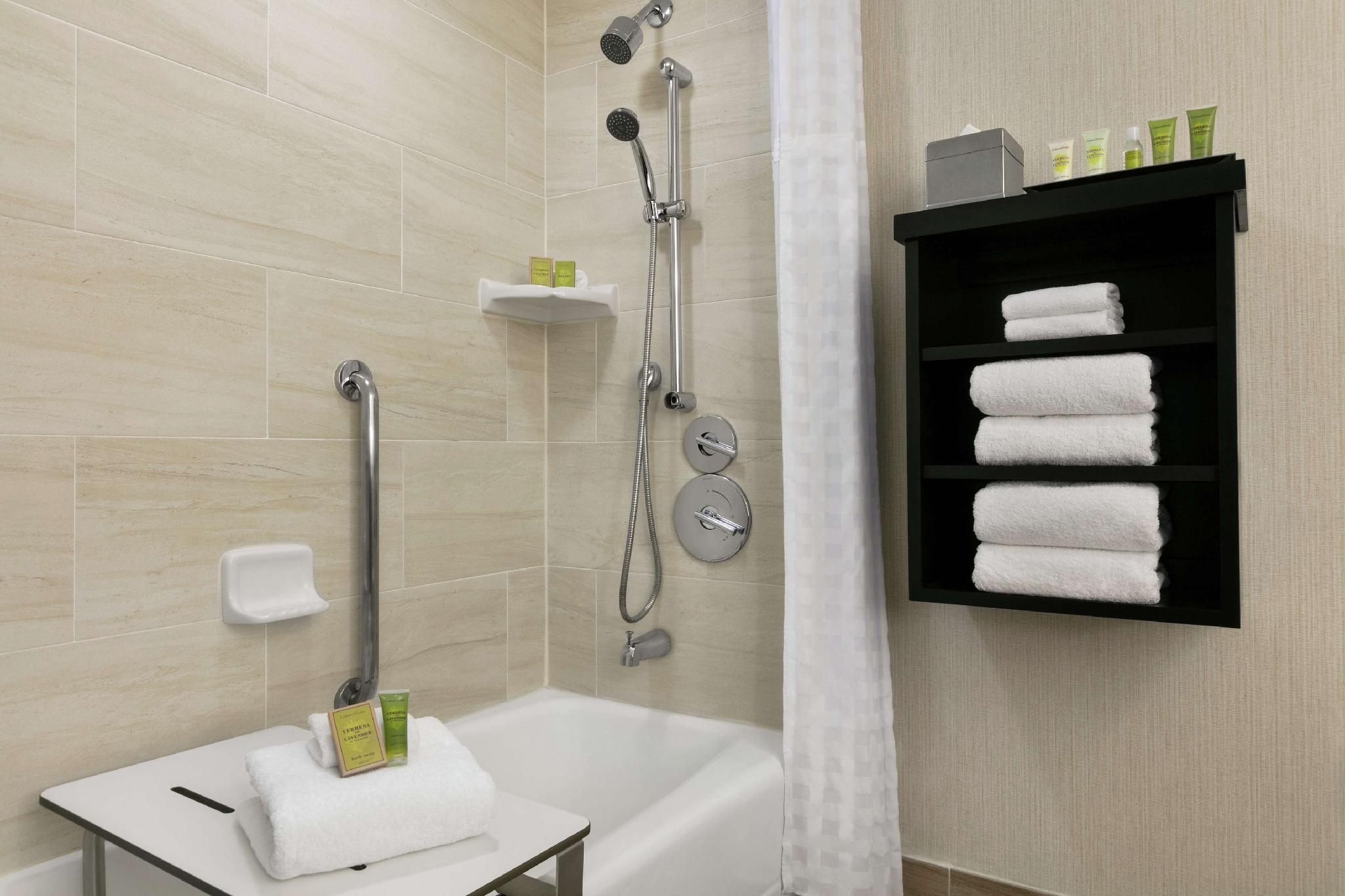 1 KING CORNER MOBILITY/HEARING ACCESS BATHTUB