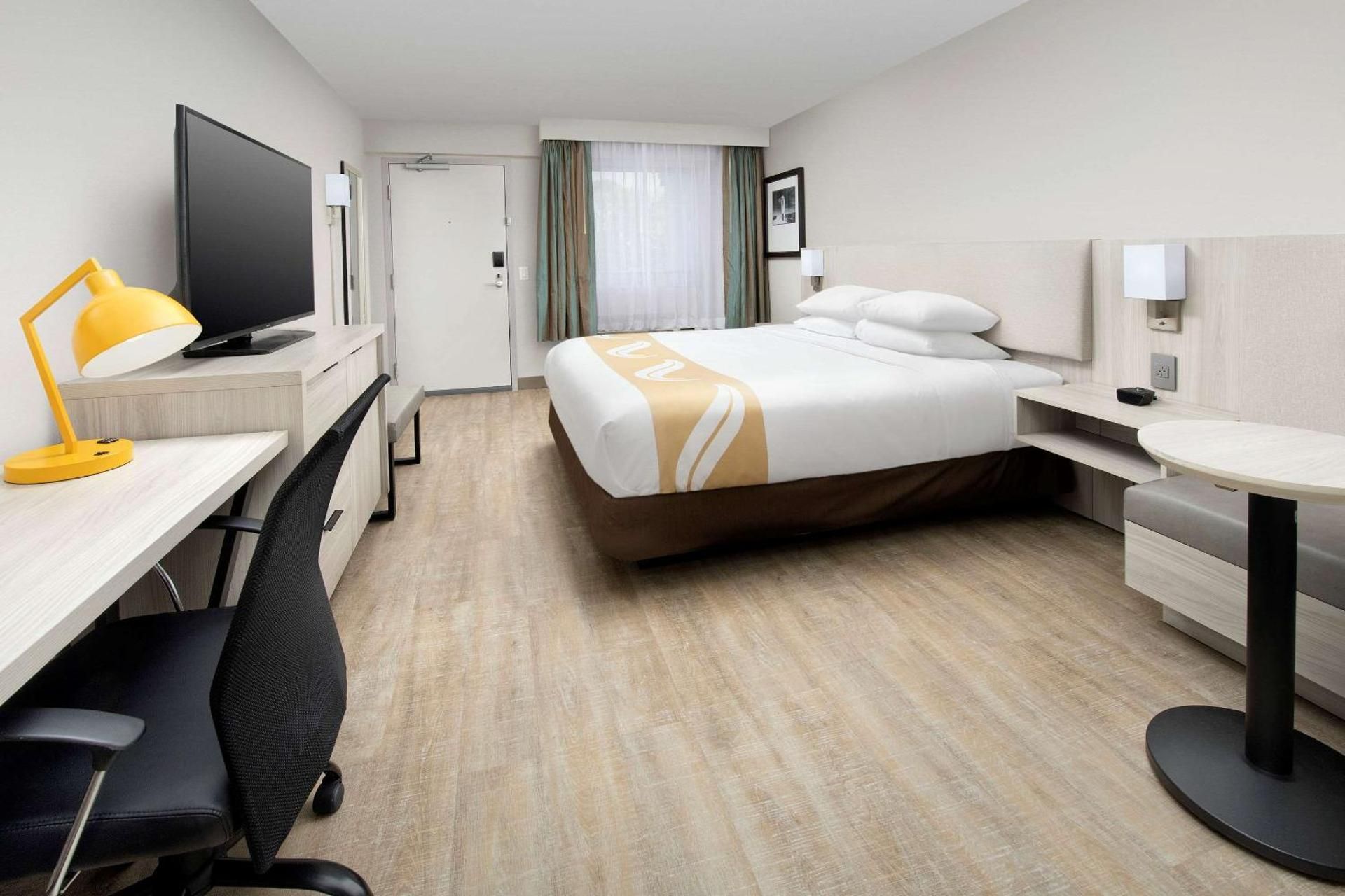 1 King Bed, Nonsmoking, Upgrade
