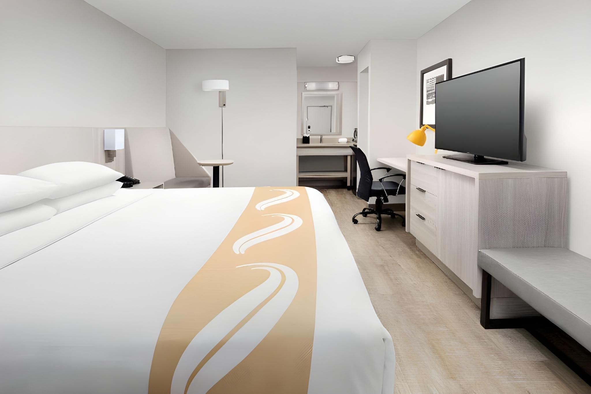 1 King Bed, Nonsmoking