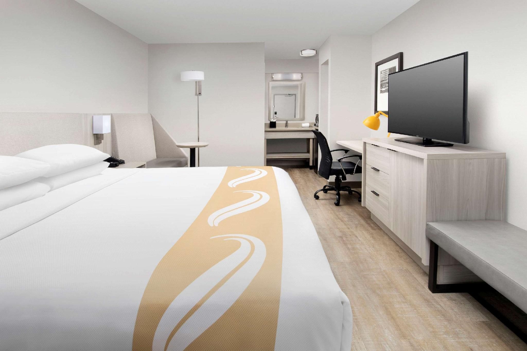 1 King Bed, Nonsmoking, Upgrade