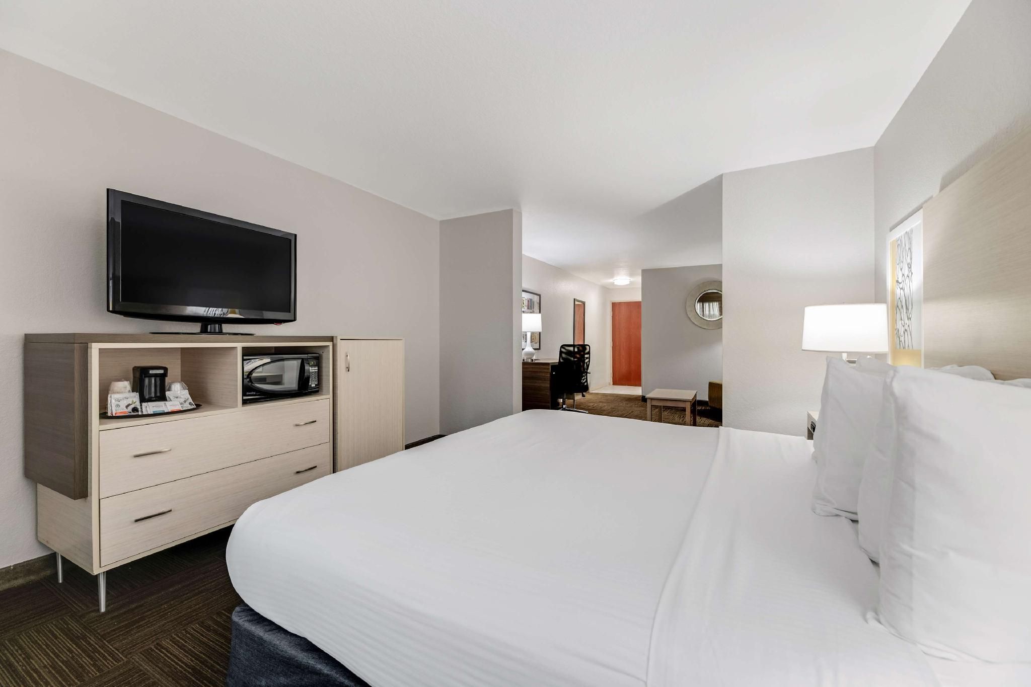 Best Western Auburndale Inn & Suites Suite - 1 King Bed, Nonsmoking, Mini-suite, Sofabed