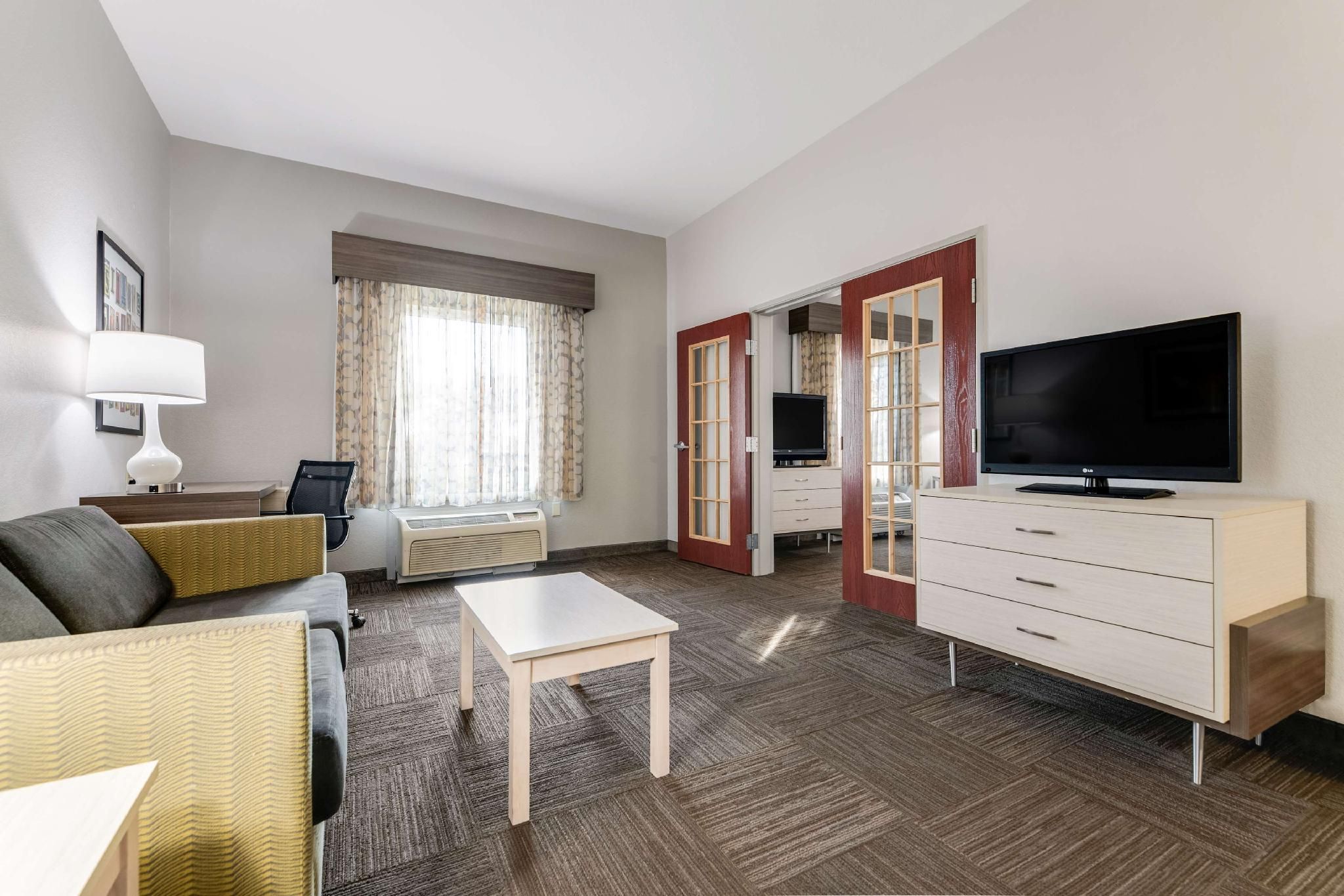 Accessibility - Suite - 1 King Bed, Bathtub, Sofabed, Nonsmoking