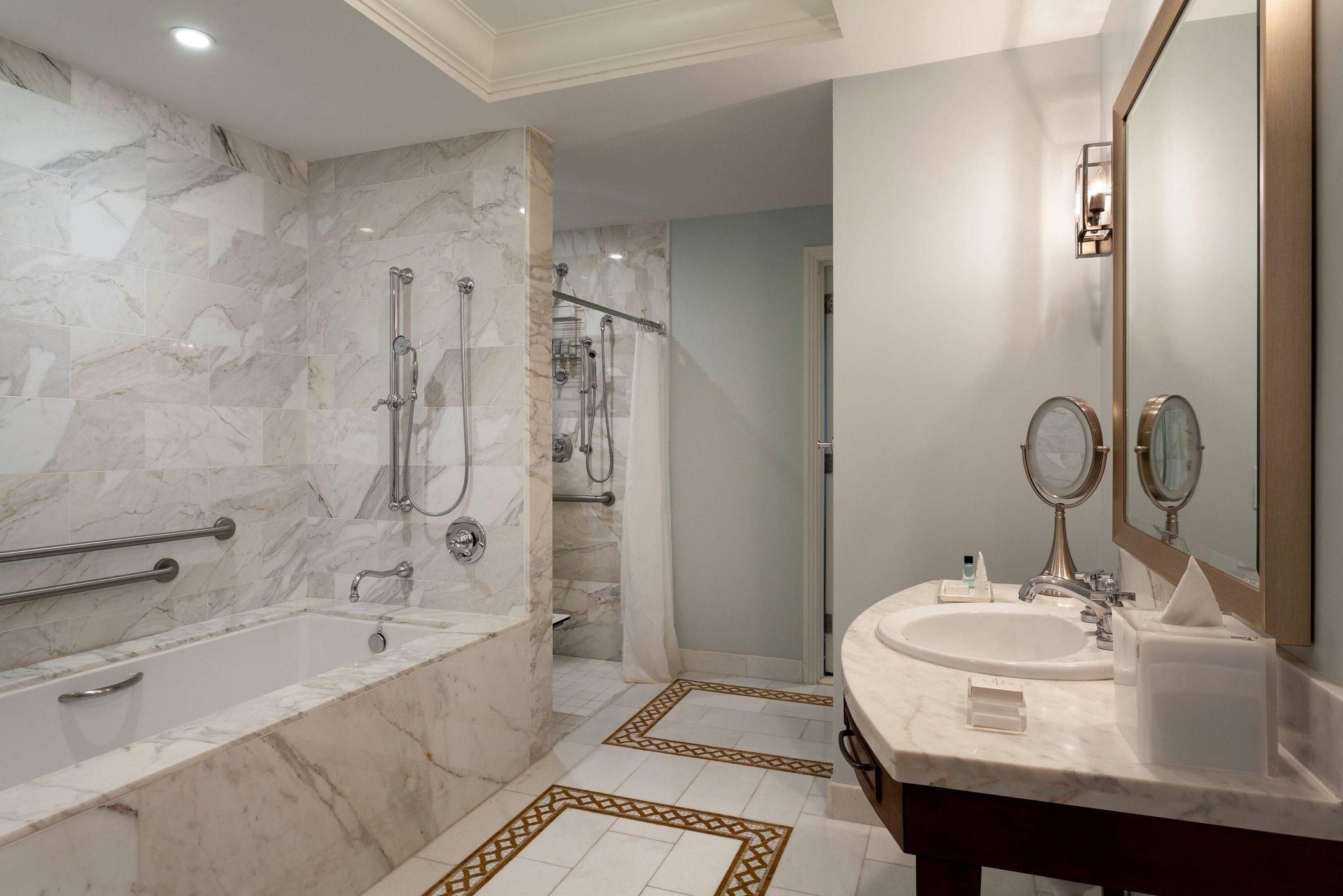 2 Bedroom Suite, 2 Bedroom Larger Apartment, Bedroom 1: 1 King, Bedroom 2: 2 Queen, Sofa bed