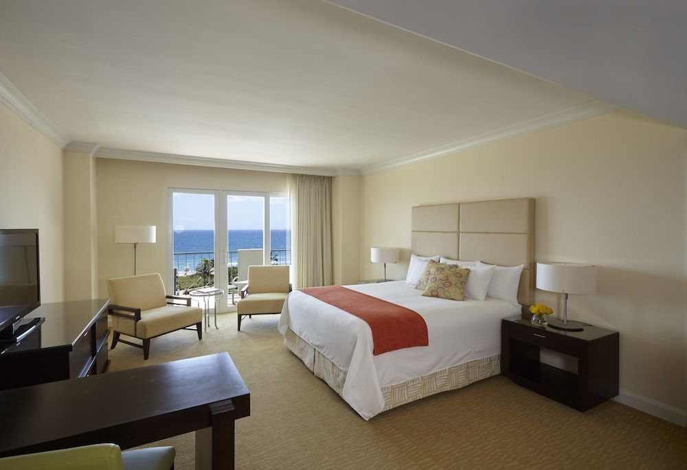 Ocean Front w/Balcony, 1 King Bed