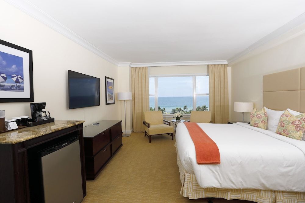 Oceanfront No Balcony, 1 King Bed