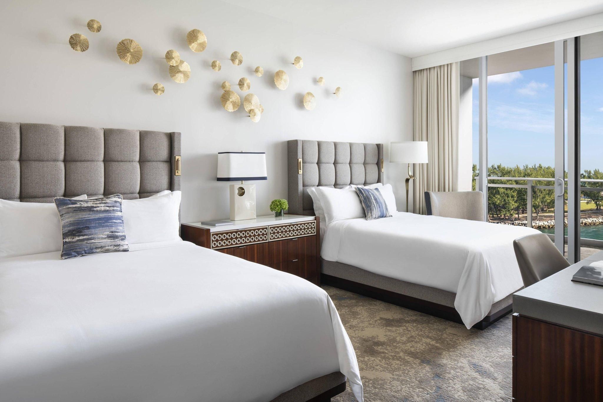 Guest room, 2 Queen, Coastline view, Balcony