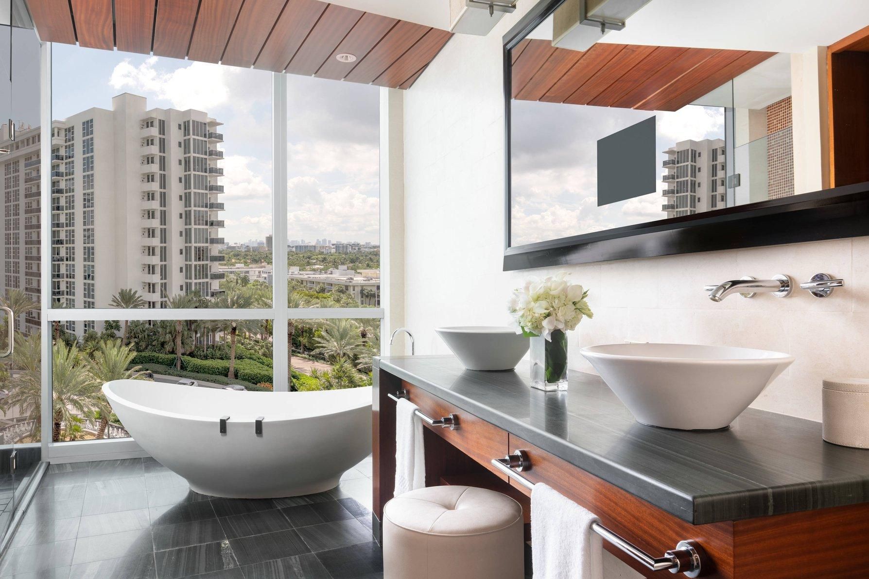 2 Bedroom Suite, Bedroom 1: 1 King, Bedroom 2: 1 King, Sofa bed, Coastline view, Balcony