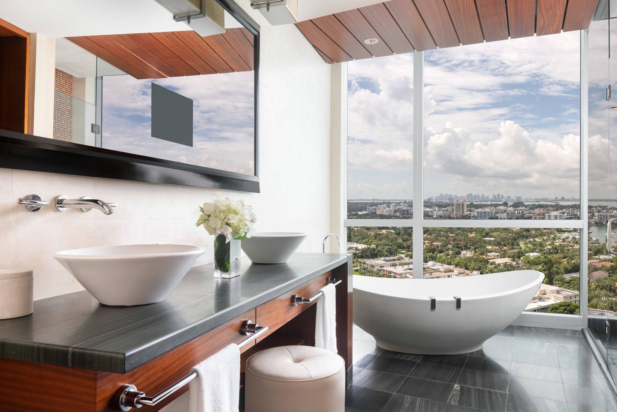 2 Bedroom Suite, Bedroom 1: 1 King, Bedroom 2: 1 King, Sofa bed, Ocean view, Balcony