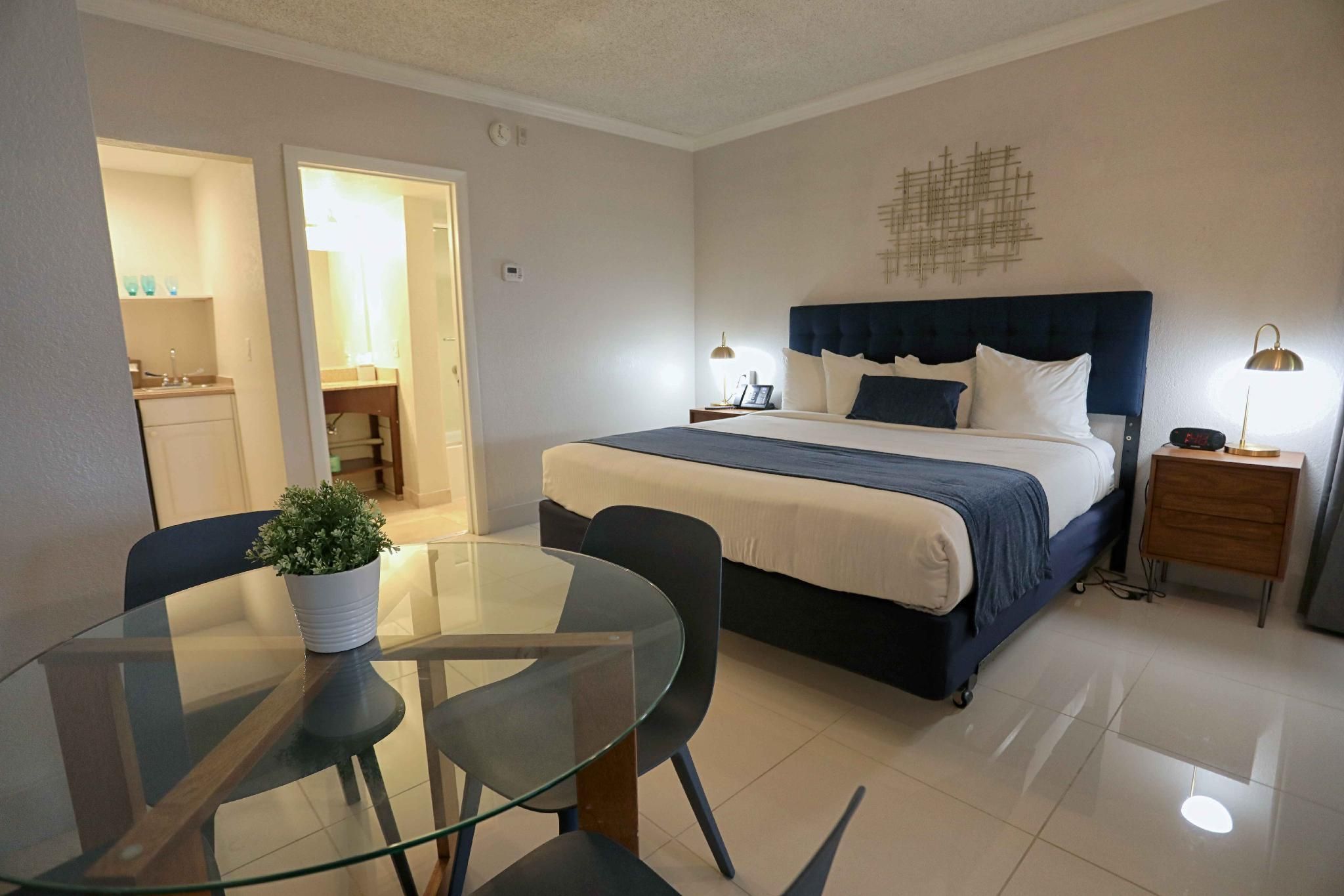 Boca Plaza Deluxe 1 Bedroom Suite 2