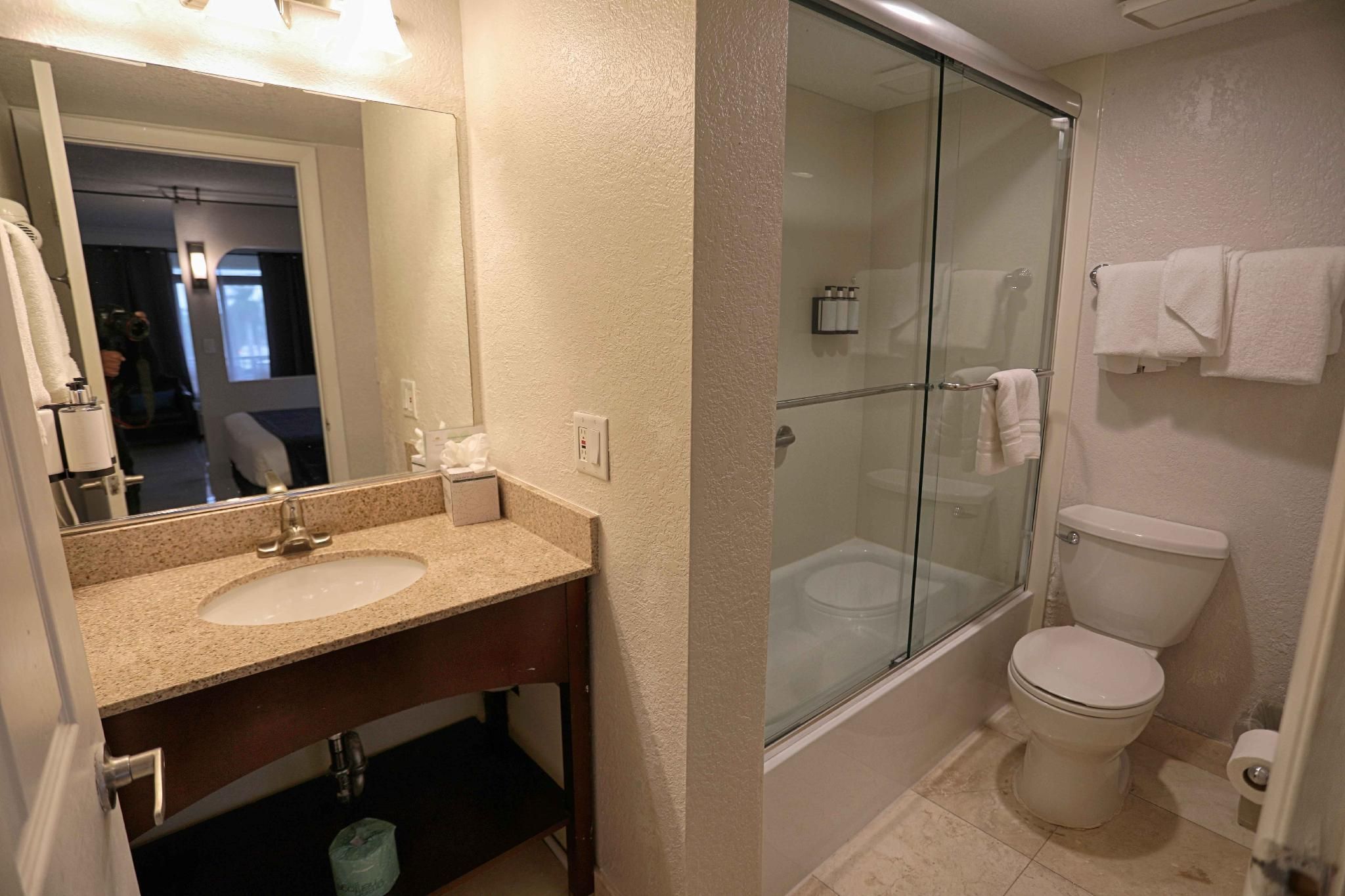 Boca Plaza Deluxe 1 Bedroom Suite 3